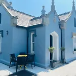 Wellington Cottage