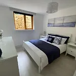 Lovely Seaside Apartment