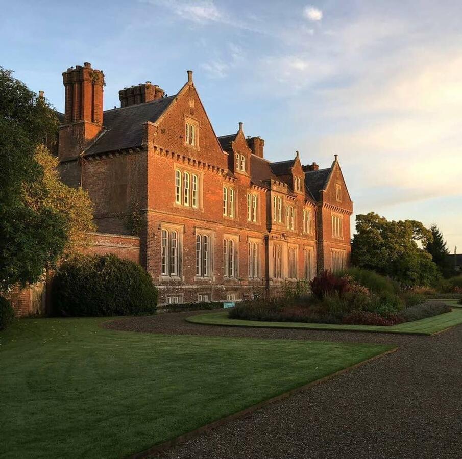 Mogue's At Wells House & Gardens *
