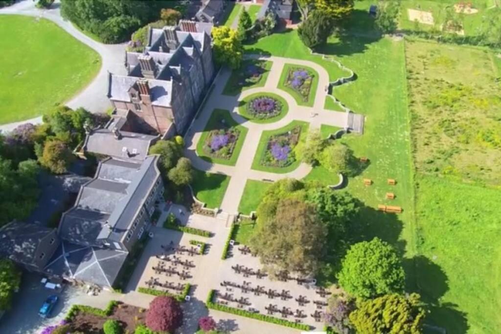 The Tack - Wells House & Gardens *