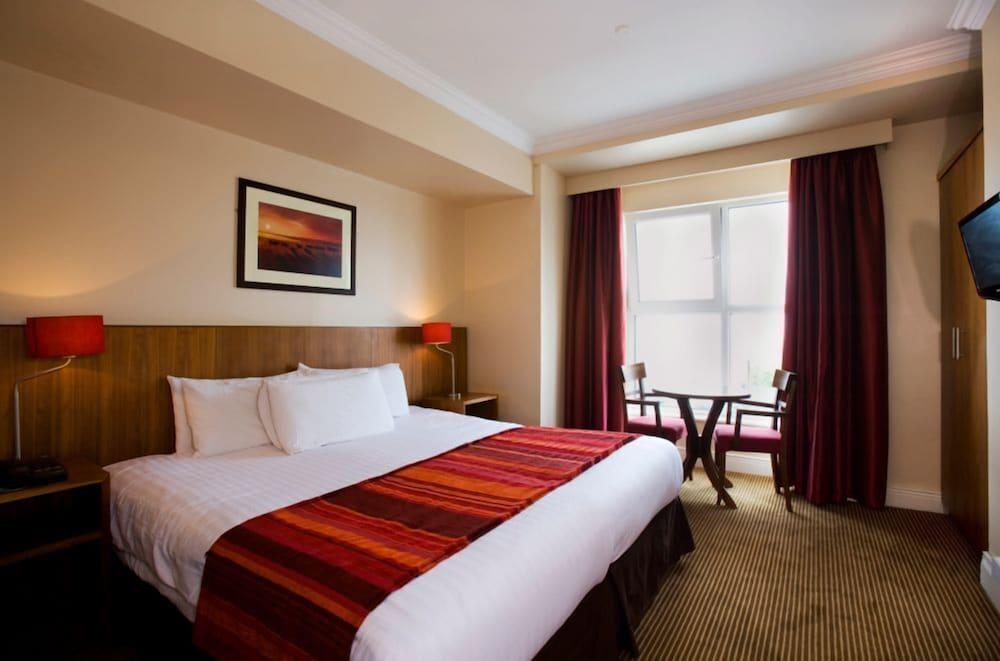 Talbot Hotel 4*