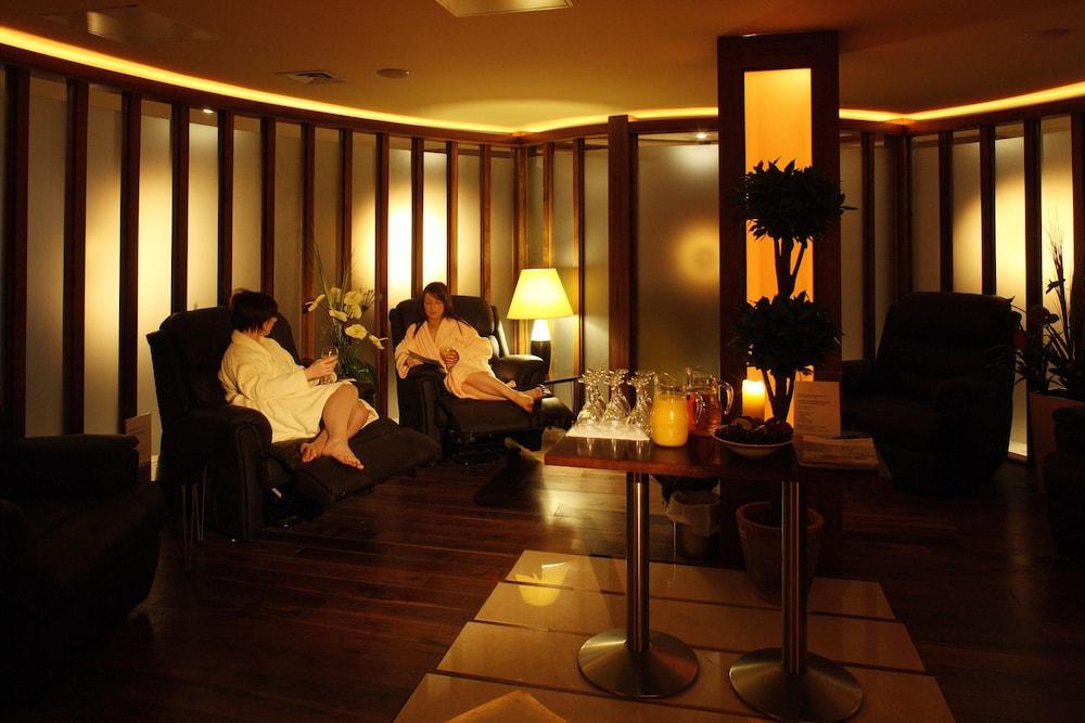 Whites Of Hotel