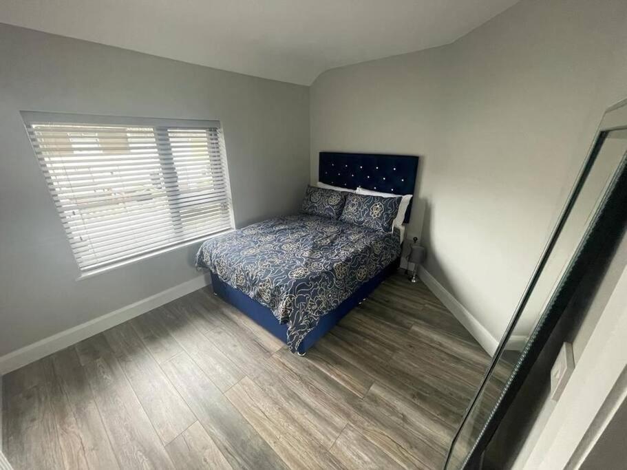 Modern 3 Bed Townhouse Newly Refurbished Free Parking 10 Mins Walk To Town Centre , Hospital And College. Wi-fi , Satellite Tv, Ideal For Couples, Families, Professionals. Non Smoking Premises Holiday home Wexford