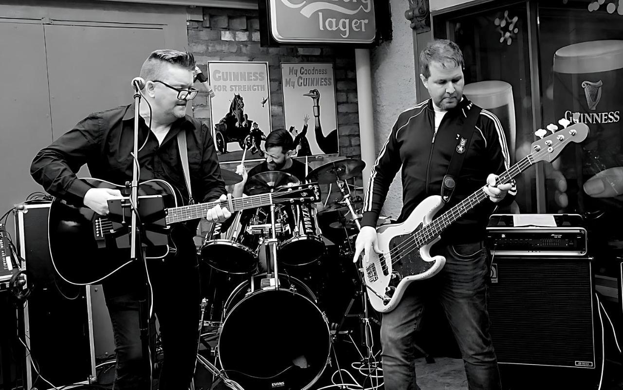 Guest house Bugler Doyles Bar & Townhouse *