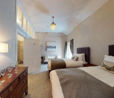 Newbay House Country house *