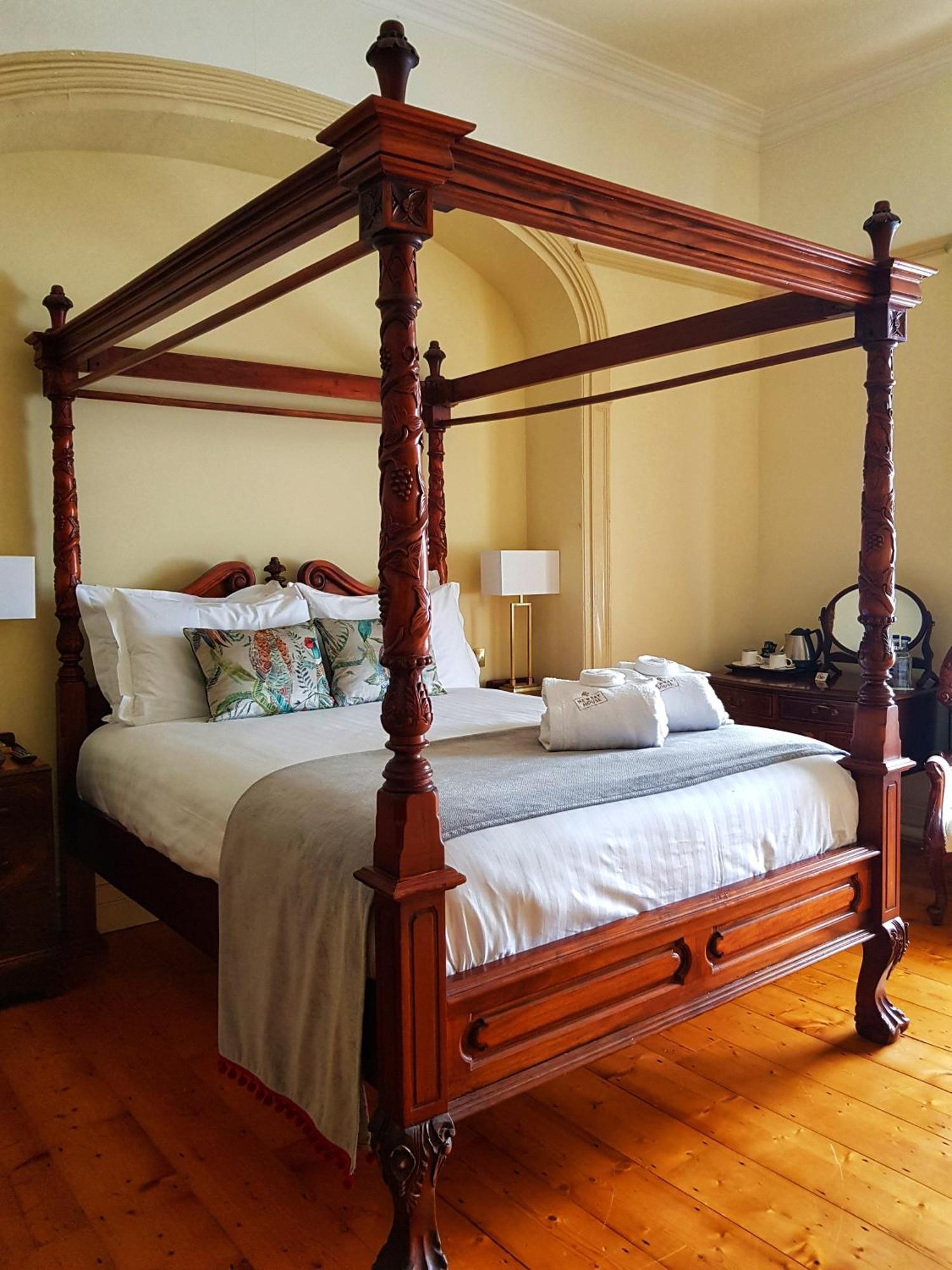 Newbay House Country house *