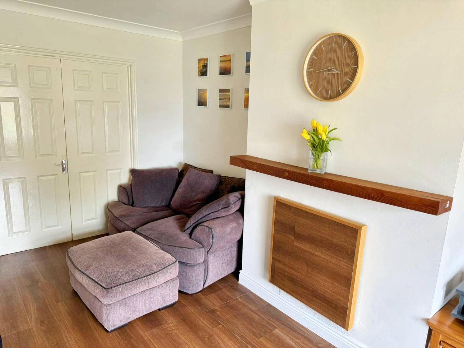 Spacious Family Friendly 4br Near Town *