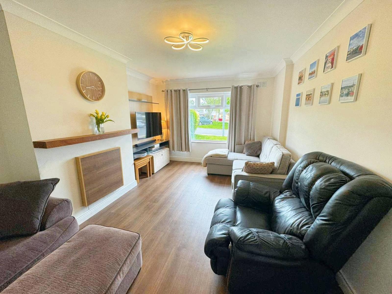 Spacious Family Friendly 4br Near Town