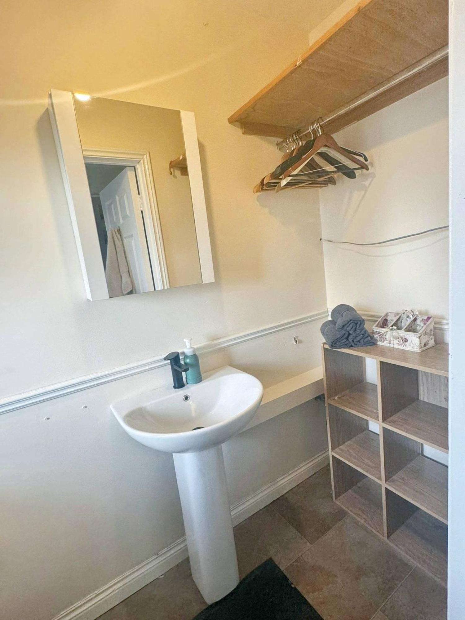 Spacious Family Friendly 4br Near Town Holiday home