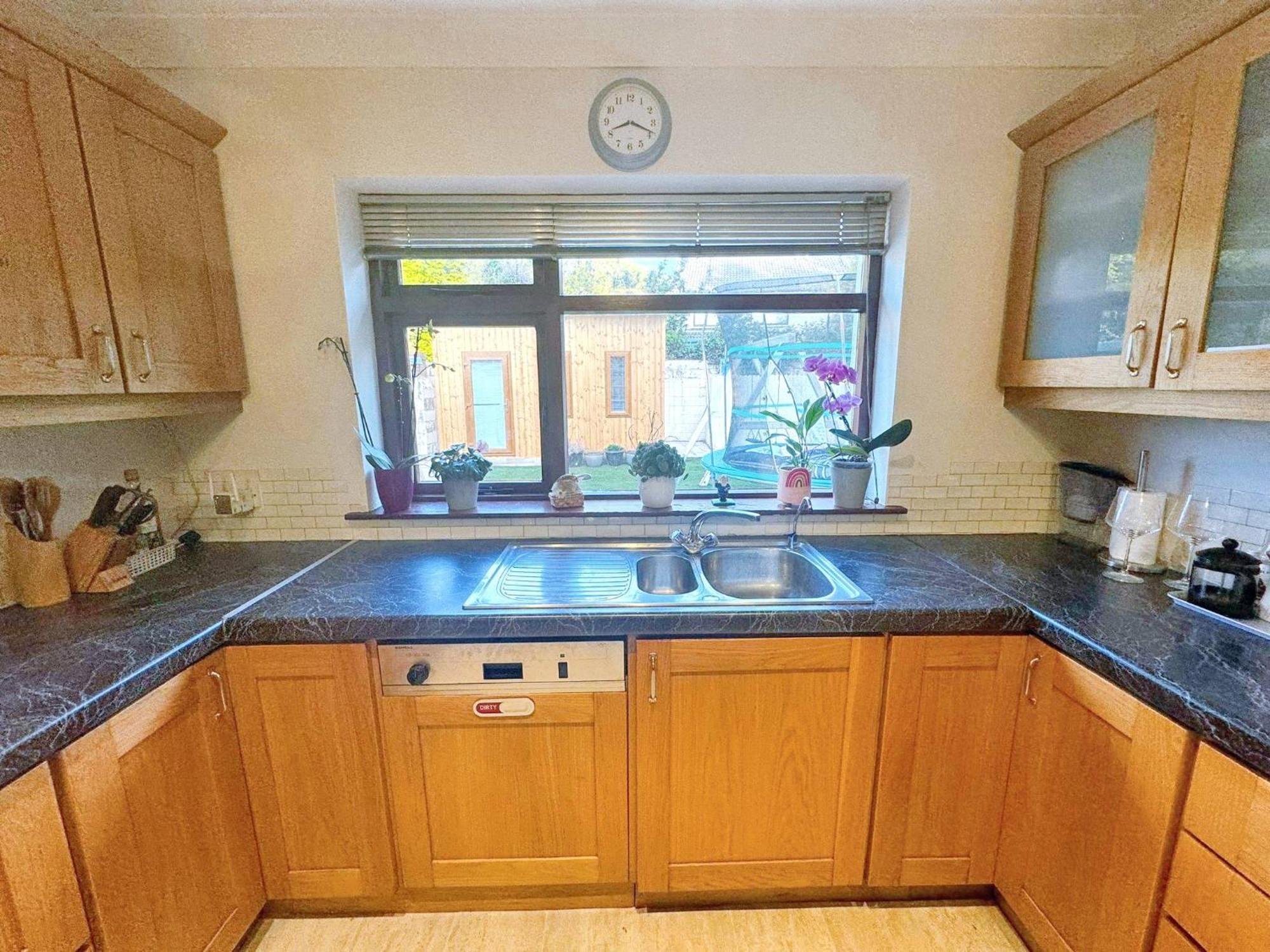 Spacious Family Friendly 4br Near Town Holiday home *