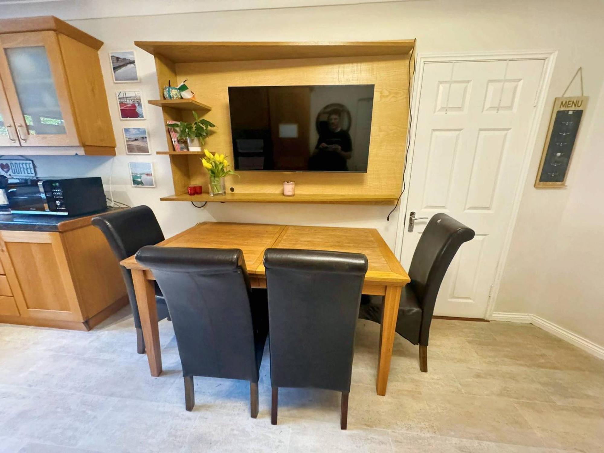 Spacious Family Friendly 4br Near Town Holiday home *