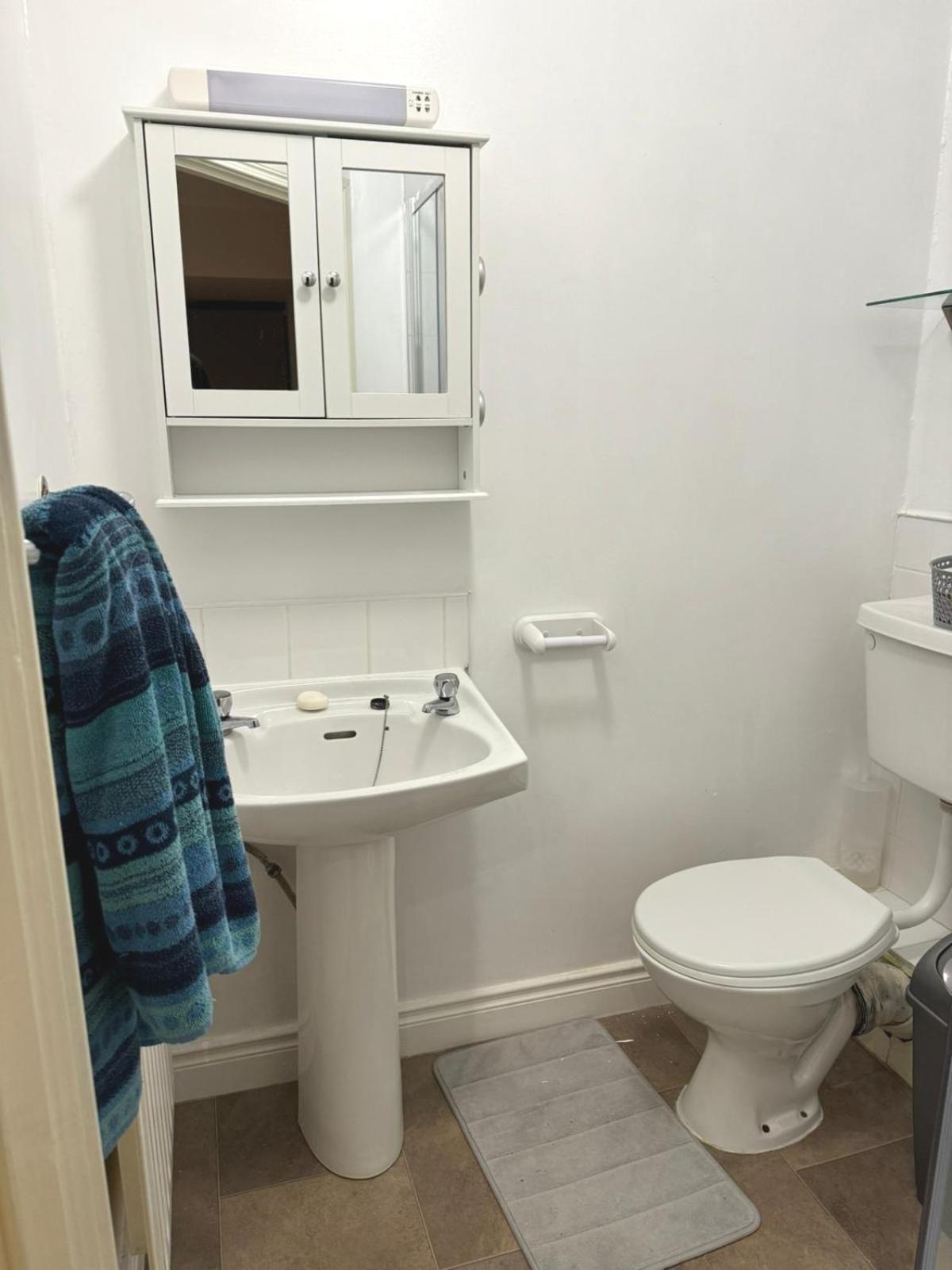 Spacious Family Friendly 4br Near Town