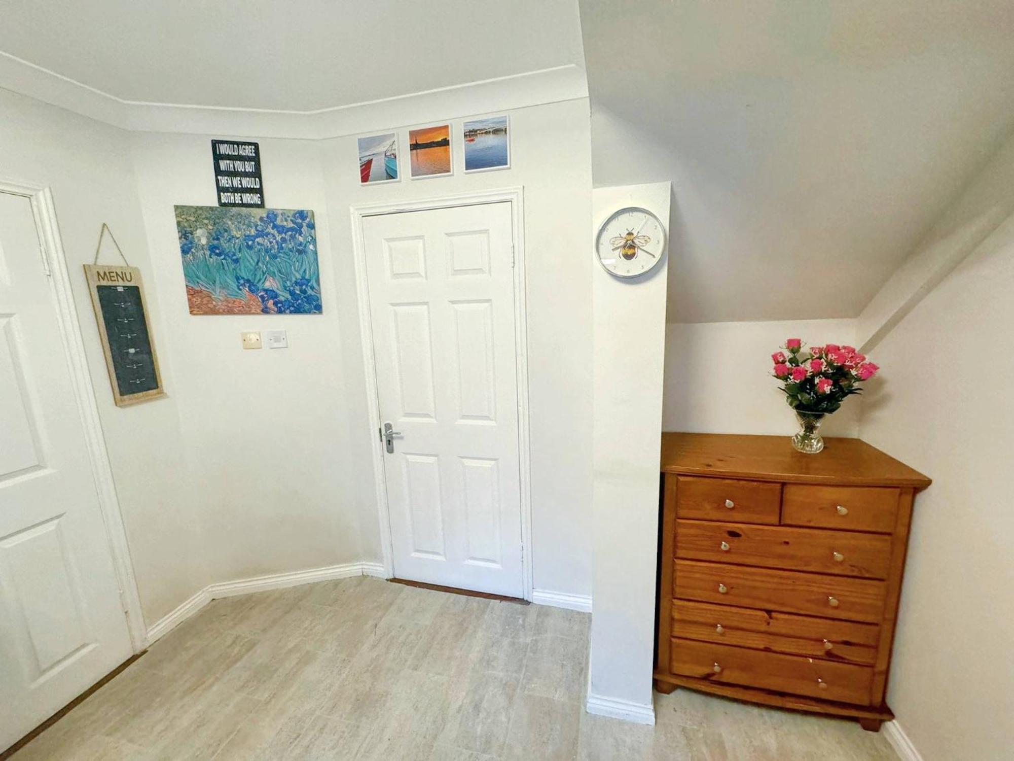 Spacious Family Friendly 4br Near Town *