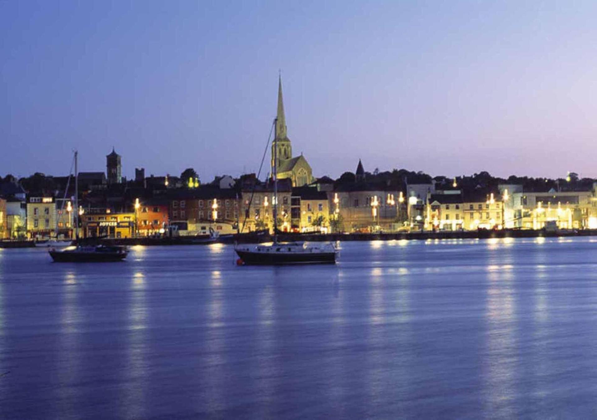 Ivernia Split Level No 2 Town Sleeps 5 Holiday home Wexford