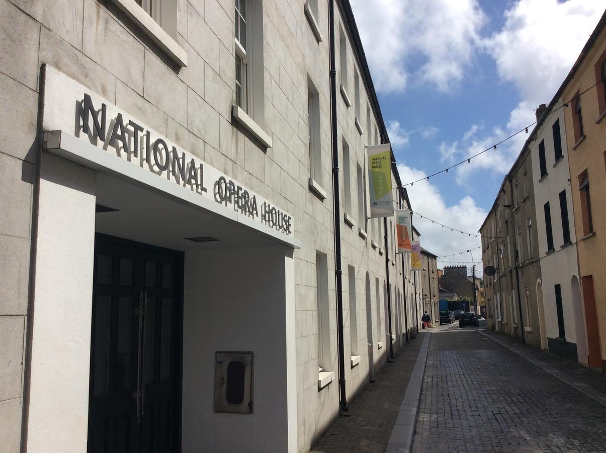 Town Opera Mews - 1 Bed *