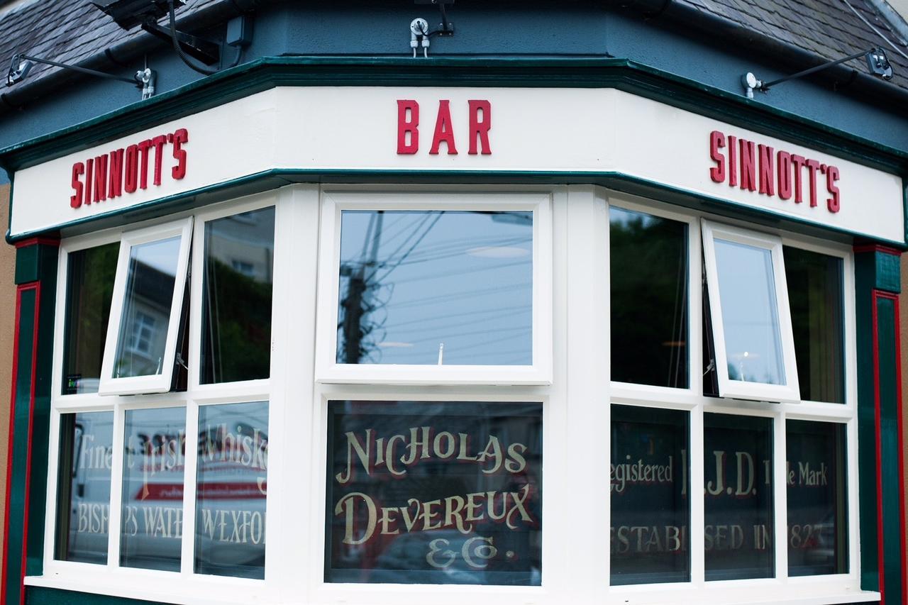 Sinnotts Bar Guest house